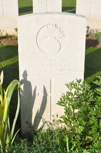 Grand-Seraucourt British Cemetery - Johnston, J