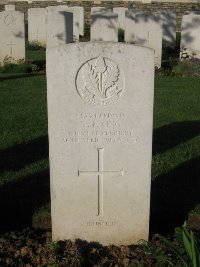 Grand-Seraucourt British Cemetery - King, N T