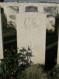 Grand-Seraucourt British Cemetery - Knott, A J