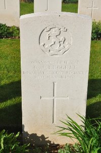 Grand-Seraucourt British Cemetery - Leggett, C J