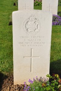 Grand-Seraucourt British Cemetery - Maslin, J