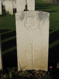 Grand-Seraucourt British Cemetery - Matthews, E J