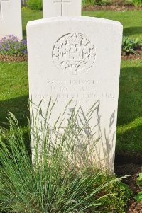 Grand-Seraucourt British Cemetery - McCabe, P