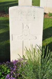 Grand-Seraucourt British Cemetery - Moores, P