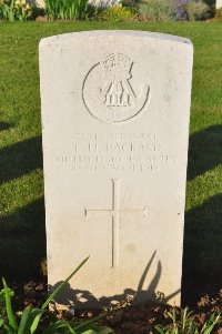 Grand-Seraucourt British Cemetery - Packard, T H