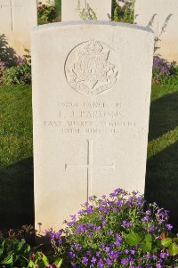 Grand-Seraucourt British Cemetery - Parsons, F J