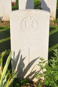 Grand-Seraucourt British Cemetery - Paterson, W