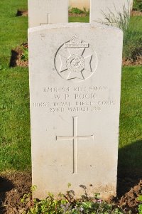 Grand-Seraucourt British Cemetery - Pook, W P