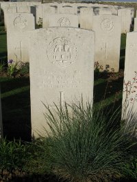 Grand-Seraucourt British Cemetery - Rayner, J