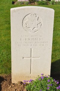 Grand-Seraucourt British Cemetery - Richards, E