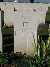 Grand-Seraucourt British Cemetery - Robertson, J S C