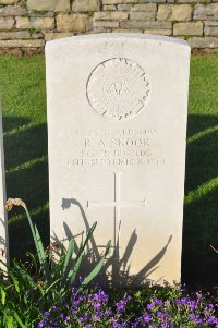 Grand-Seraucourt British Cemetery - Snook, R A