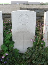 Grand-Seraucourt British Cemetery - Sutcliffe, H