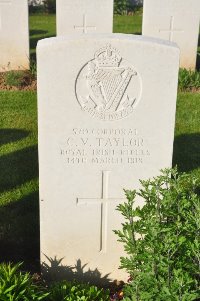 Grand-Seraucourt British Cemetery - Taylor, C V