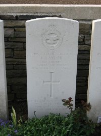 Grand-Seraucourt British Cemetery - Taylor, Fred