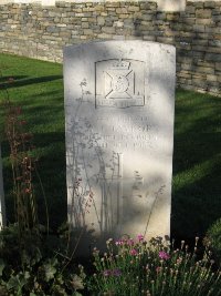 Grand-Seraucourt British Cemetery - Taylor, W J