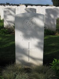 Grand-Seraucourt British Cemetery - Thomson, R M