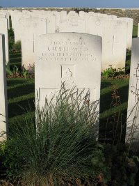 Grand-Seraucourt British Cemetery - Underwood, J