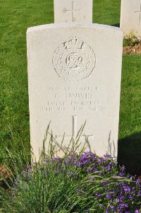 Grand-Seraucourt British Cemetery - Unwin, C