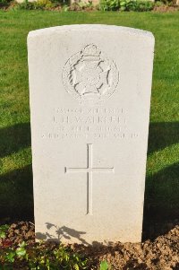 Grand-Seraucourt British Cemetery - Walklett, J H