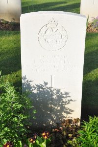 Grand-Seraucourt British Cemetery - Walmsley, E