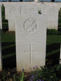 Grand-Seraucourt British Cemetery - Wells, E C