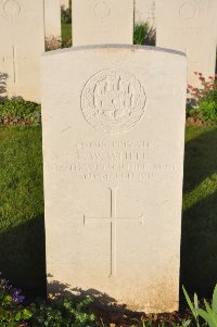 Grand-Seraucourt British Cemetery - White, F W