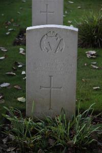 Hermies British Cemetery - MacKenzie, Roderick Emile Leadbetter