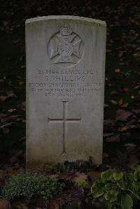 Hermies British Cemetery - Phillips, R