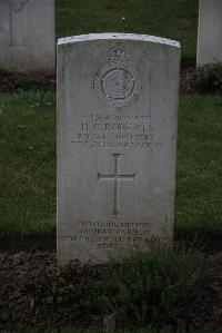 Hermies British Cemetery - Roberts, H C