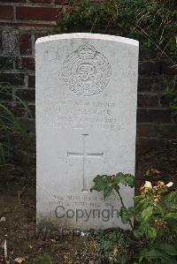 Les Baraques Military Cemetery Sangatte - Badger, John William