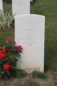 Les Baraques Military Cemetery Sangatte - Beckett, J