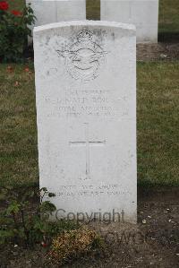 Les Baraques Military Cemetery Sangatte - Binckes, Reginald