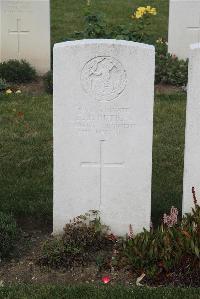 Les Baraques Military Cemetery Sangatte - Rutkin, F J