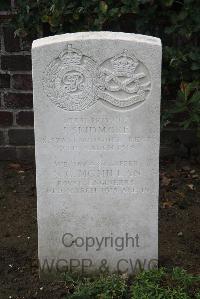 Les Baraques Military Cemetery Sangatte - Skidmore, J