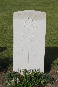 Les Baraques Military Cemetery Sangatte - Smith, P