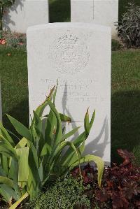 Les Baraques Military Cemetery Sangatte - Stones, M