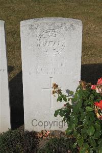 Les Baraques Military Cemetery Sangatte - Sumner, Frank