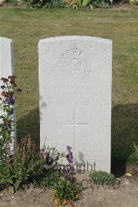 Les Baraques Military Cemetery Sangatte - Swan, Thomas