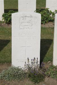 Les Baraques Military Cemetery Sangatte - Taylor, E H