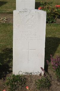 Les Baraques Military Cemetery Sangatte - Taylor, F