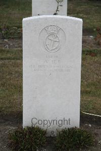 Les Baraques Military Cemetery Sangatte - Tet, A