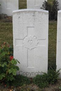 Les Baraques Military Cemetery Sangatte - Thomas, Robert