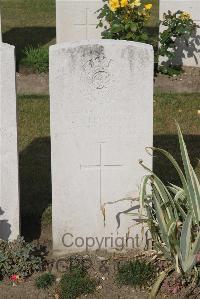 Les Baraques Military Cemetery Sangatte - Thompson, Ernest Alfred