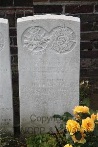 Les Baraques Military Cemetery Sangatte - Trickett, T E