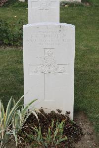 Les Baraques Military Cemetery Sangatte - Troughton, F E