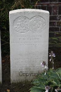 Les Baraques Military Cemetery Sangatte - White, F W