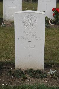 Les Baraques Military Cemetery Sangatte - Windle, Fred