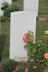 Les Baraques Military Cemetery Sangatte - Witt, H