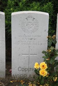 Les Baraques Military Cemetery Sangatte - Young, G